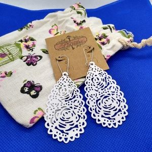 New Plunder Earrings white 🤍